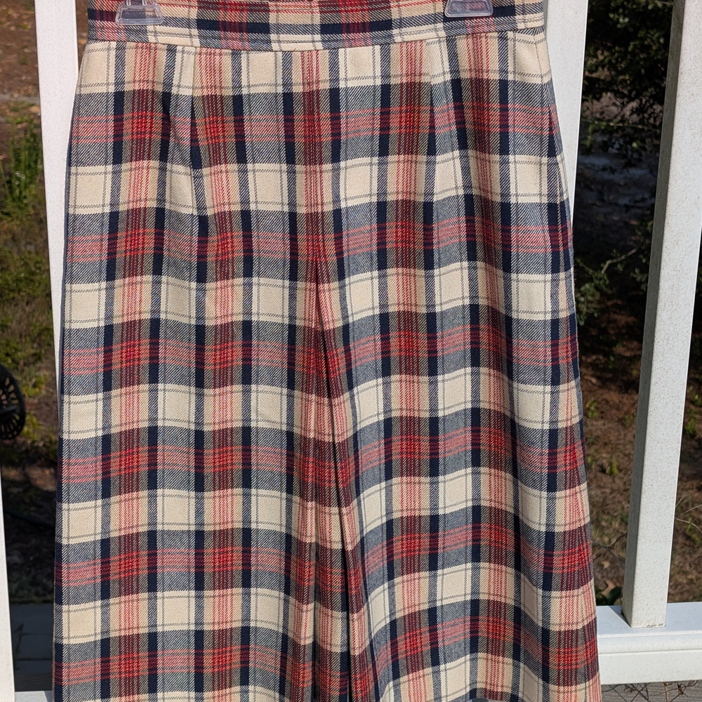 Chic Plaid Midi Skirt in Red and Cream